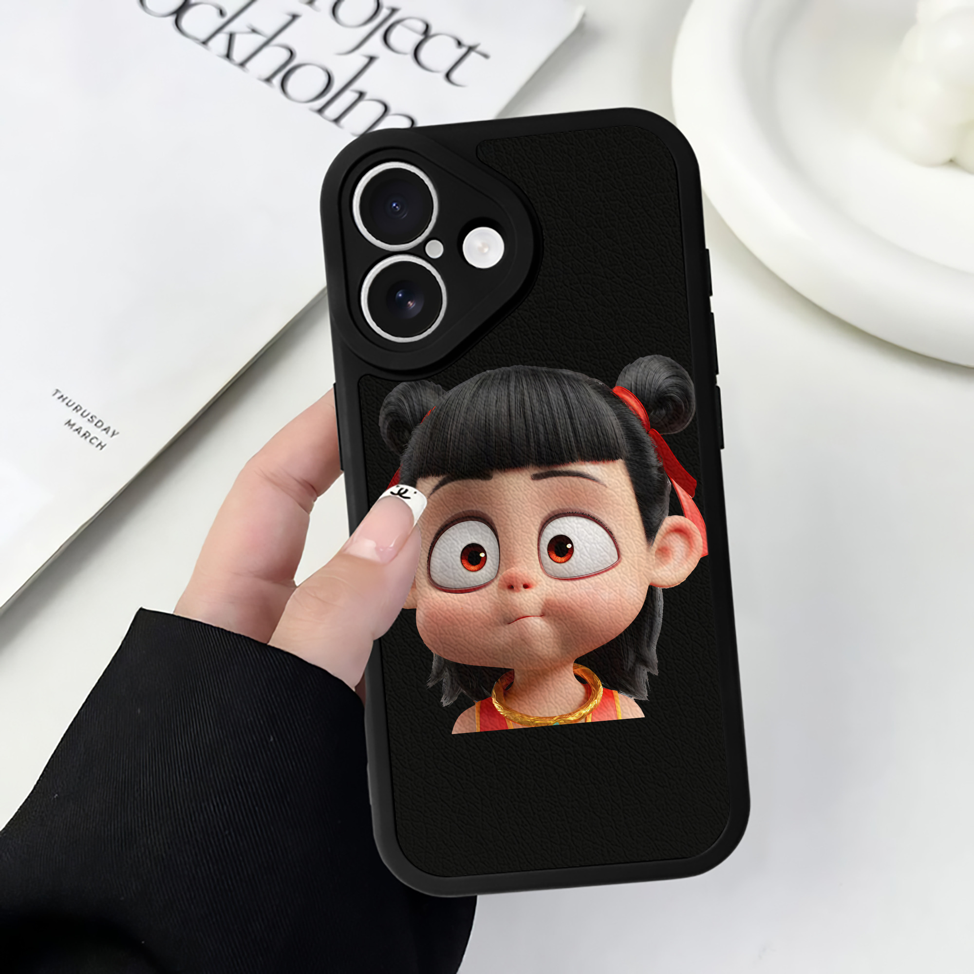（画像用） Ne Zha 2 ナタ 魔童の大暴れ 【iPhone 16シリーズ対応】シリコンスマホケース（レザー調） 材質：シリコン